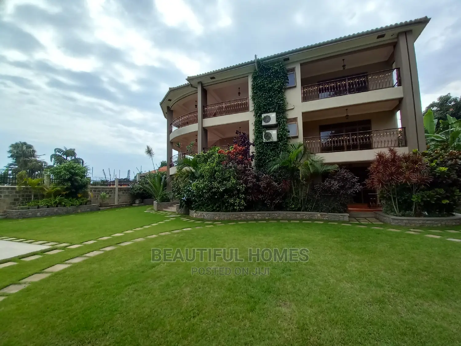 Furnished 7bdrm Mansion in Muyenga, Makindye for Sale in Makindye