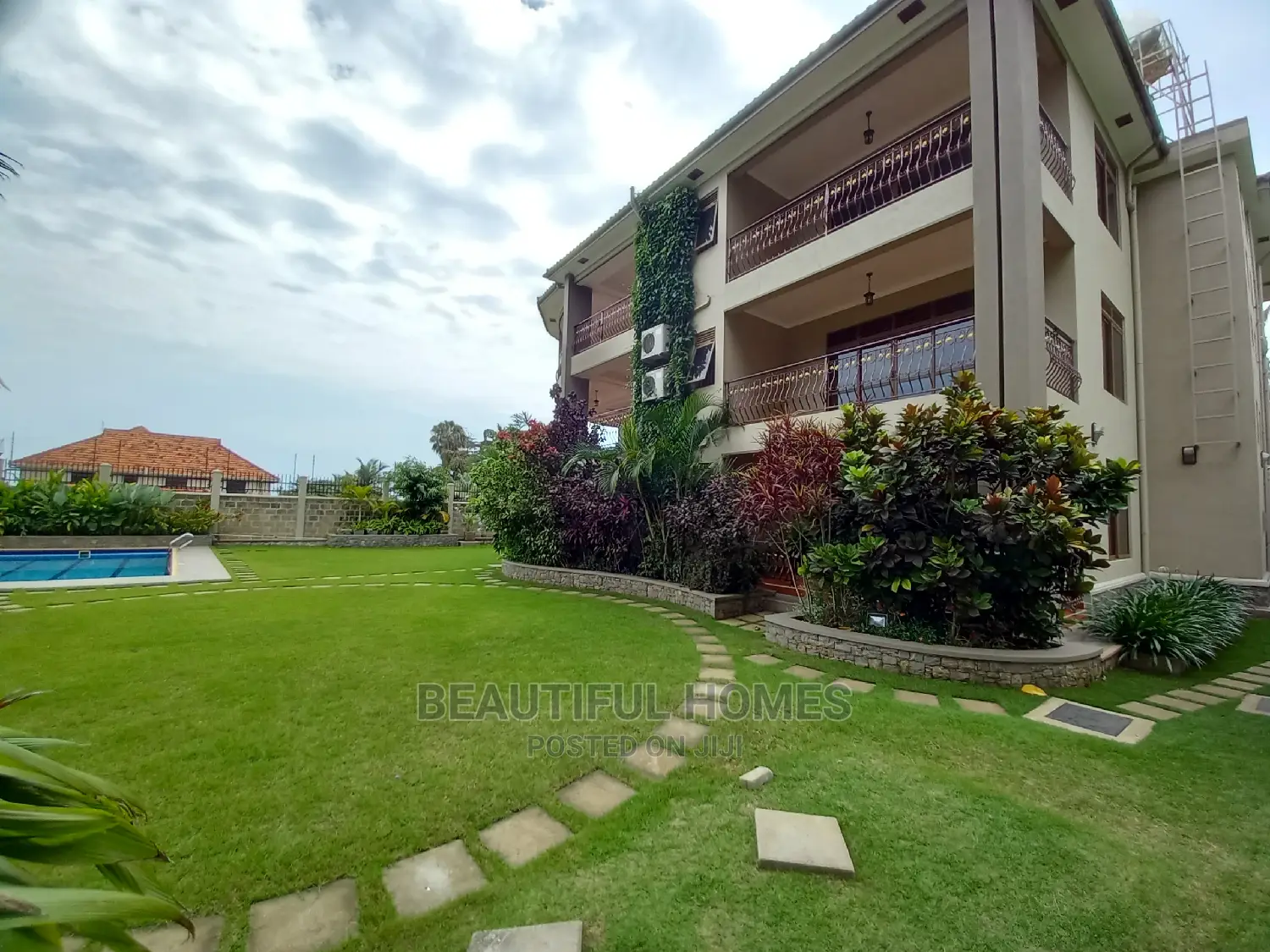 Furnished 6bdrm Mansion in Muyenga, Makindye for Sale in Makindye