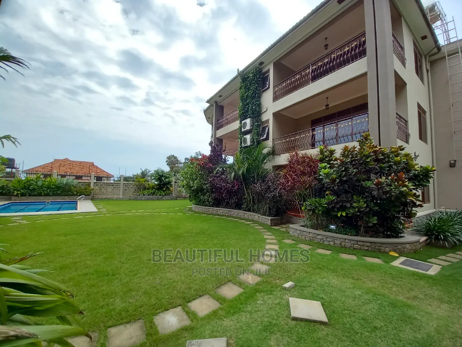 Furnished 7bdrm Mansion in Muyenga, Makindye for Sale in Makindye