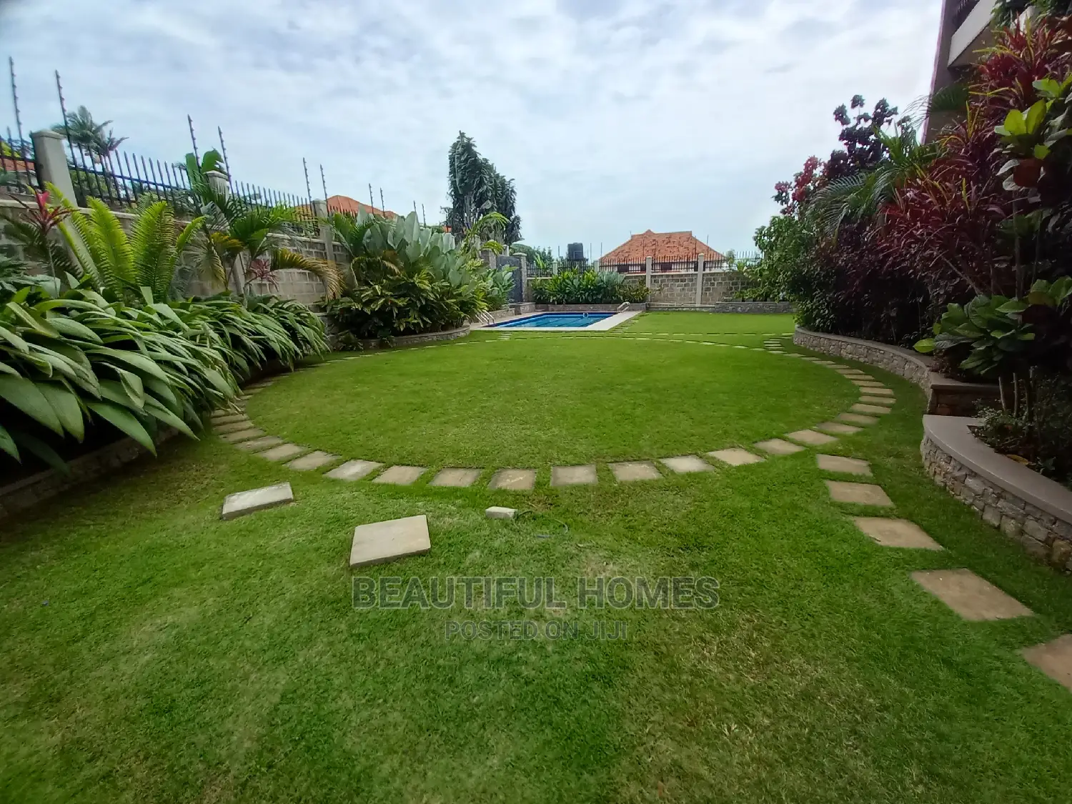 Furnished 7bdrm Mansion in Muyenga, Makindye for Sale in Makindye