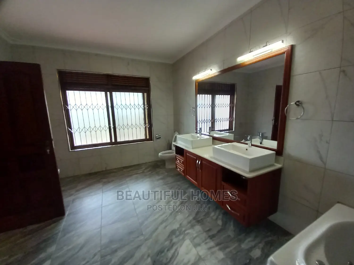 Furnished 7bdrm Mansion in Muyenga, Makindye for Sale in Makindye