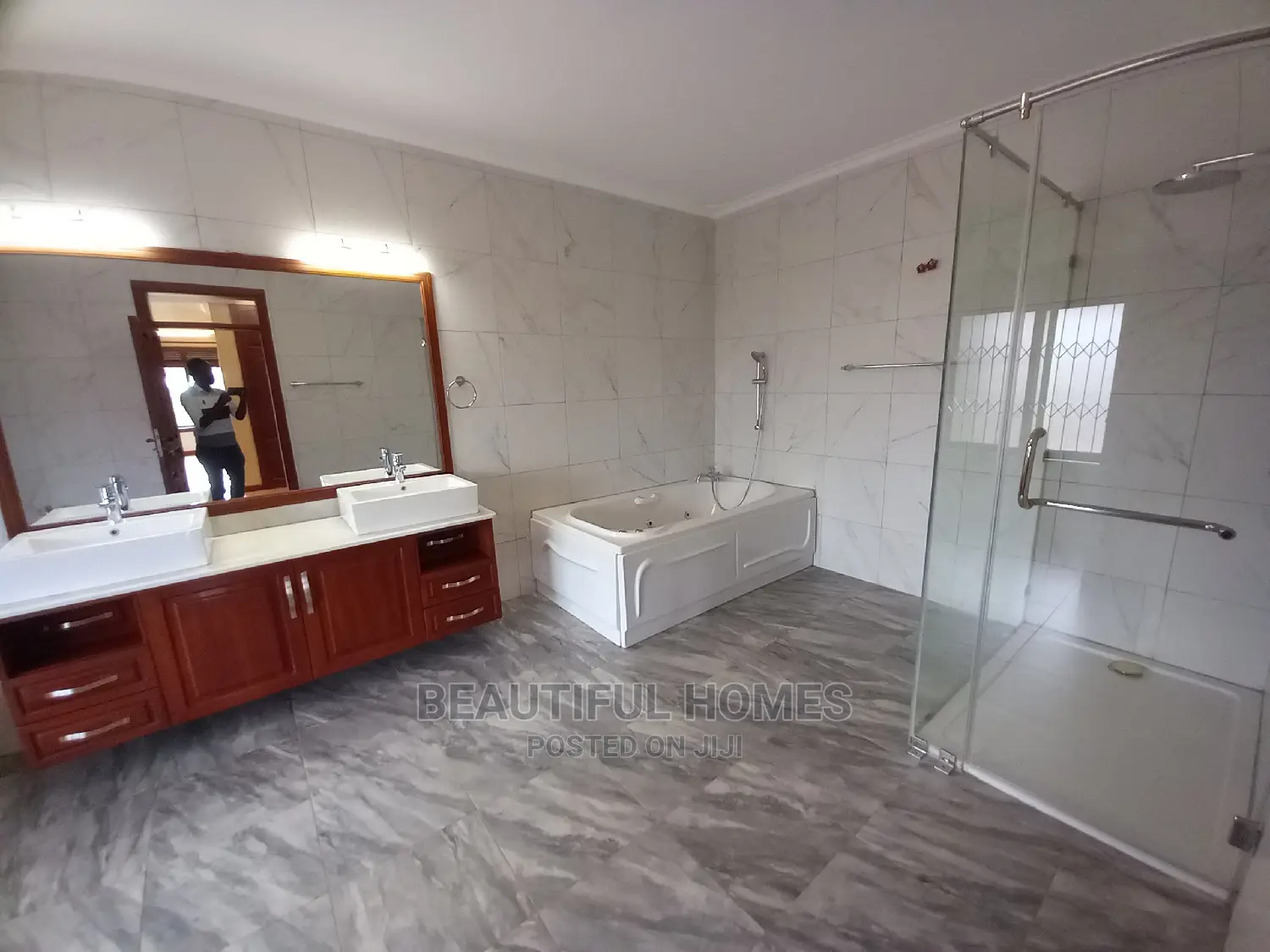 Furnished 7bdrm Mansion in Muyenga Rich Class, Makindye for Sale in Makindye
