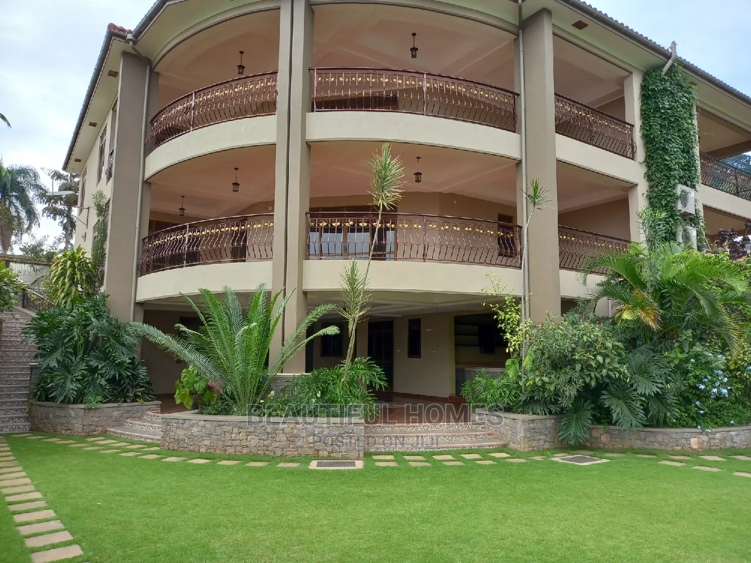 Furnished 7bdrm Mansion in Muyenga, Makindye for Sale in Makindye