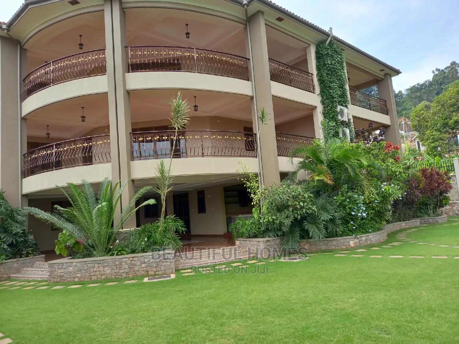 Furnished 7bdrm Mansion in Muyenga, Makindye for Sale in Makindye