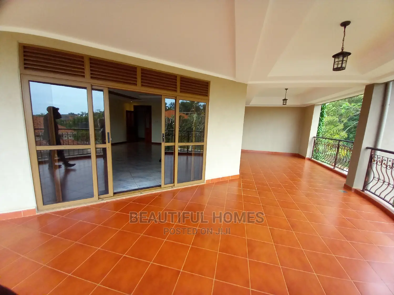 Furnished 7bdrm Mansion in Muyenga, Makindye for Sale in Makindye