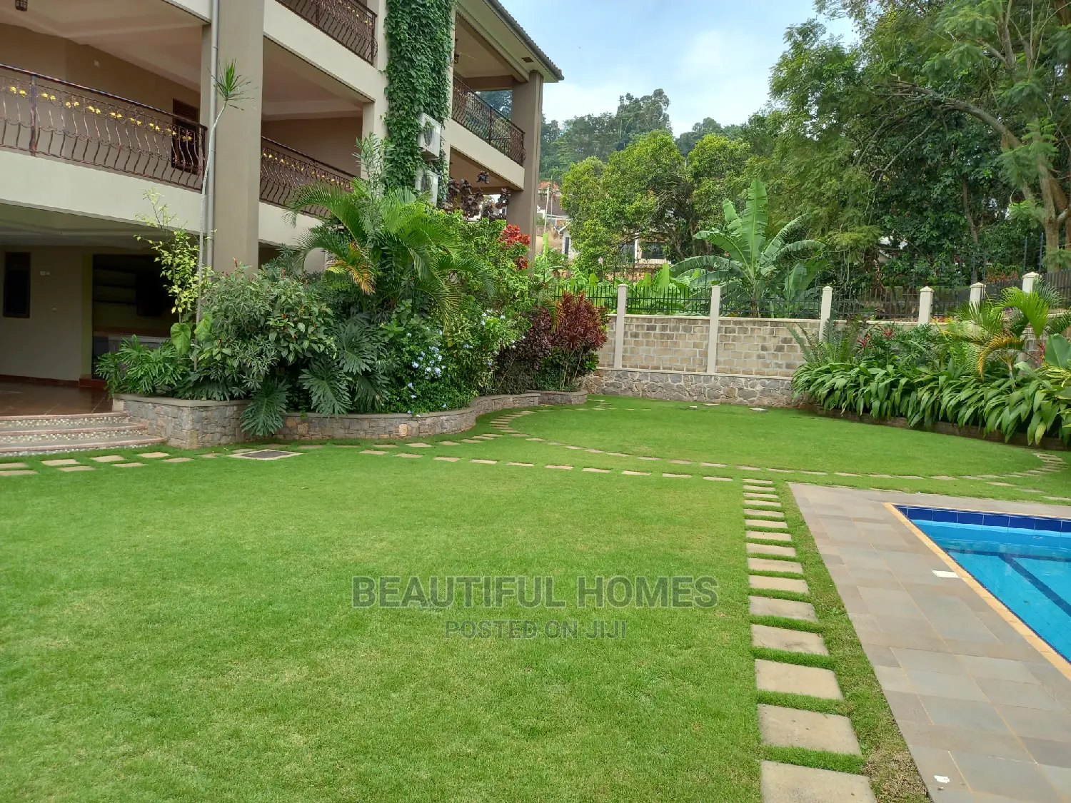 Furnished 7bdrm Mansion in Muyenga, Makindye for Sale in Makindye