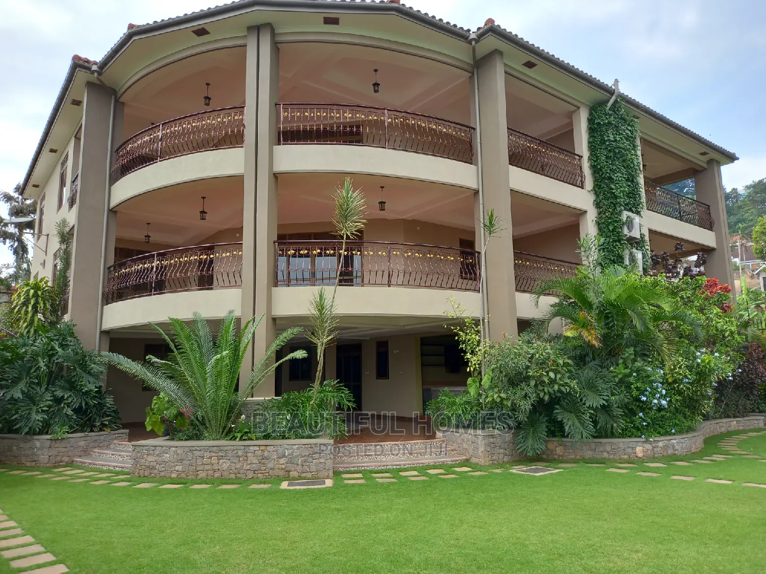Furnished 7bdrm Mansion in Muyenga, Makindye for Sale in Makindye