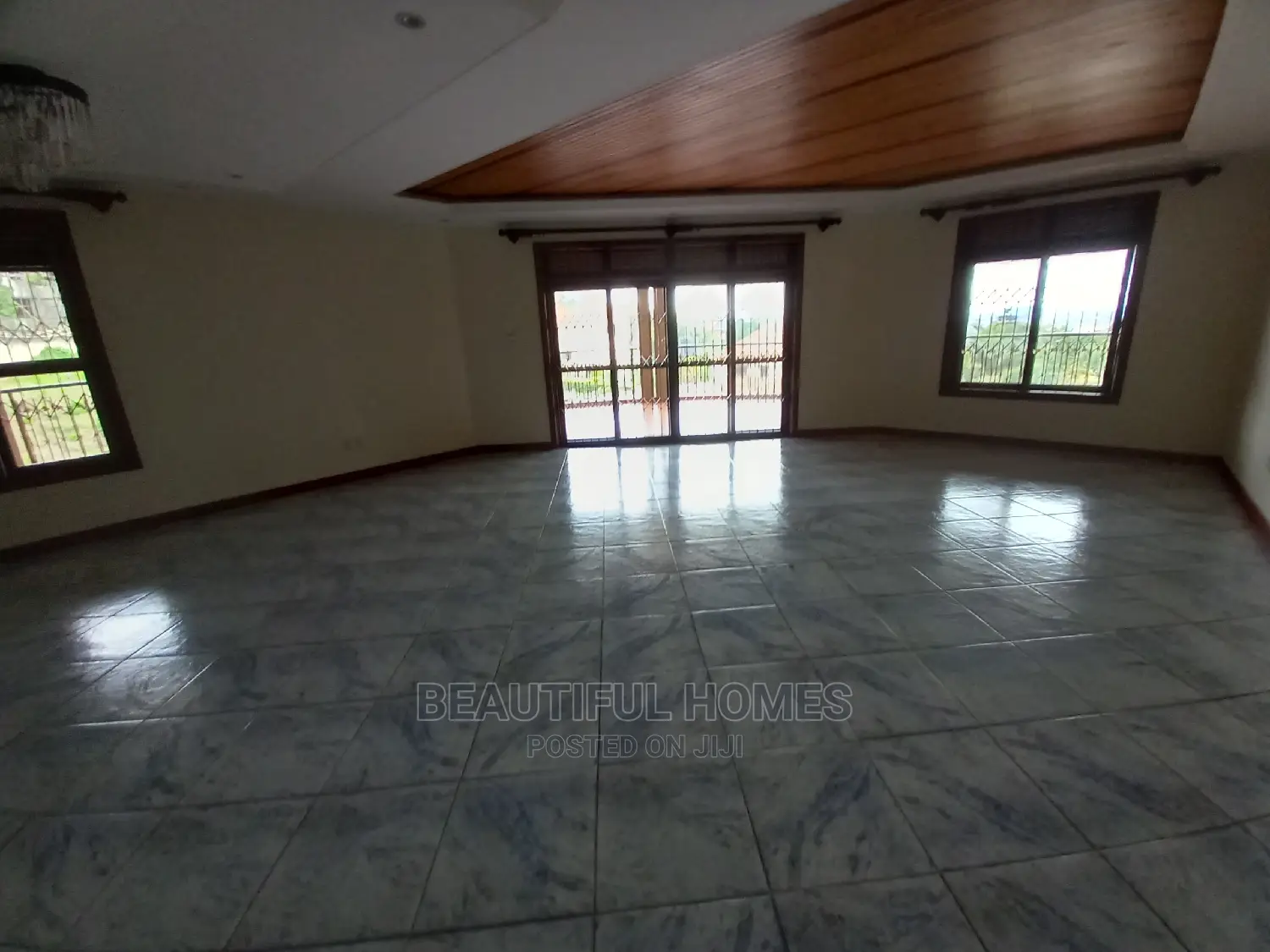 Furnished 7bdrm Mansion in Muyenga, Makindye for Sale in Makindye