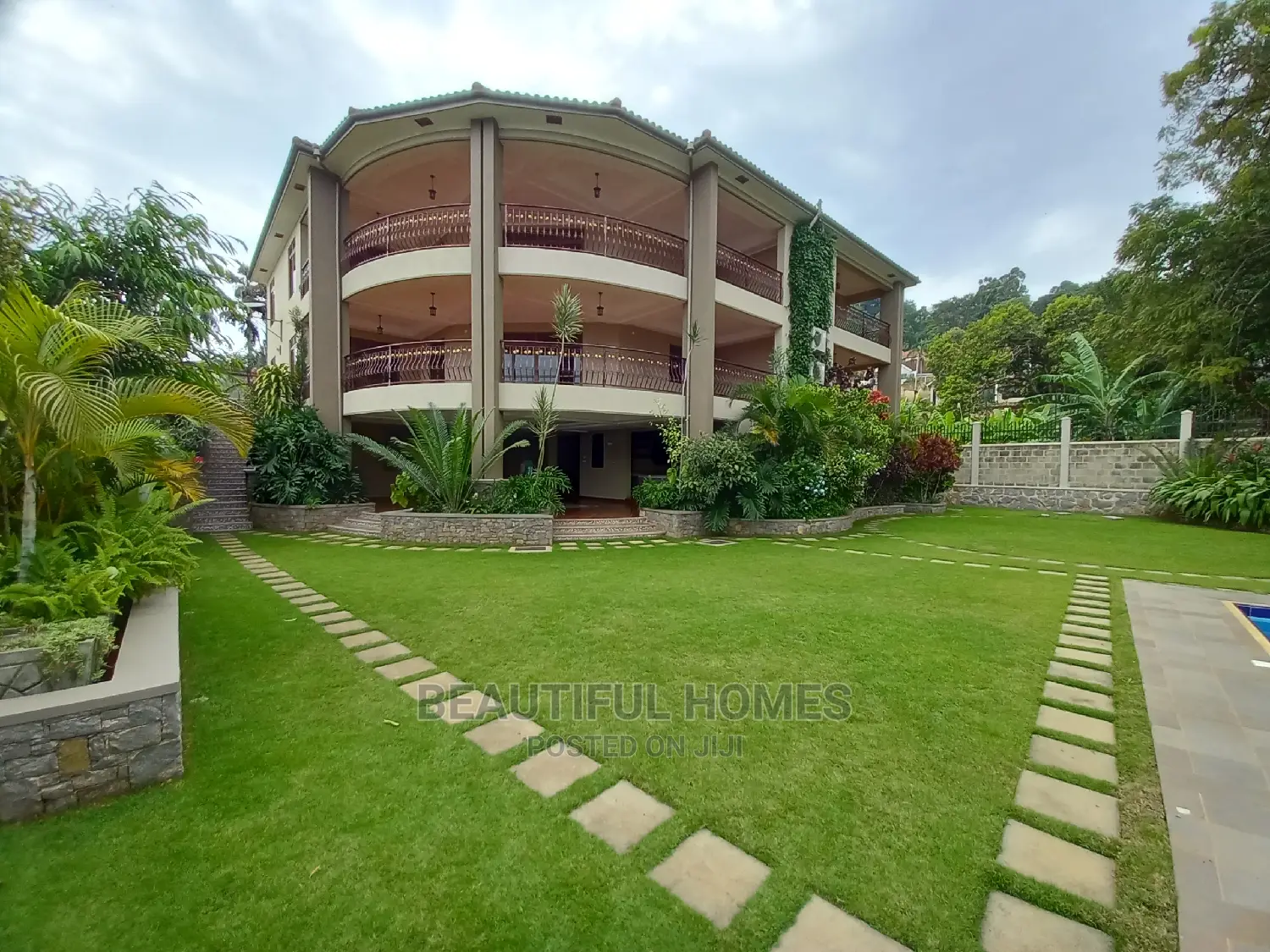 Furnished 7bdrm Mansion in Muyenga Wealthy, Makindye for Sale in Makindye