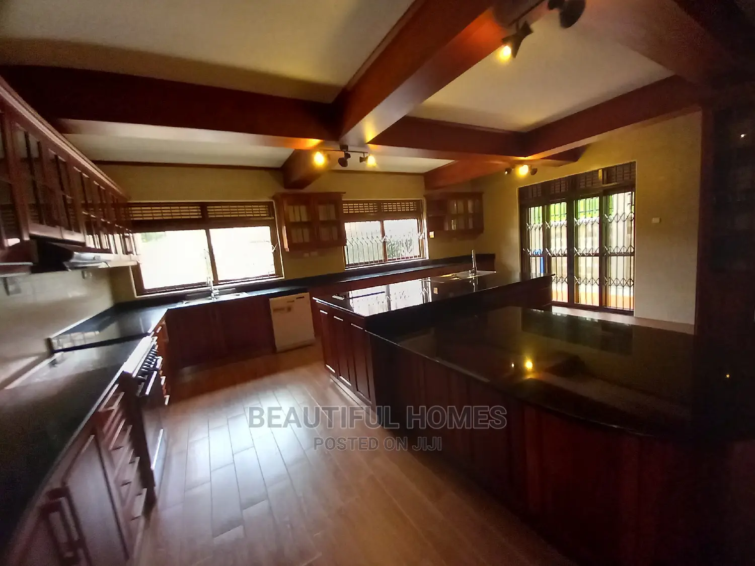 Furnished 7bdrm Mansion in Muyenga Wealthy, Makindye for Sale in Makindye