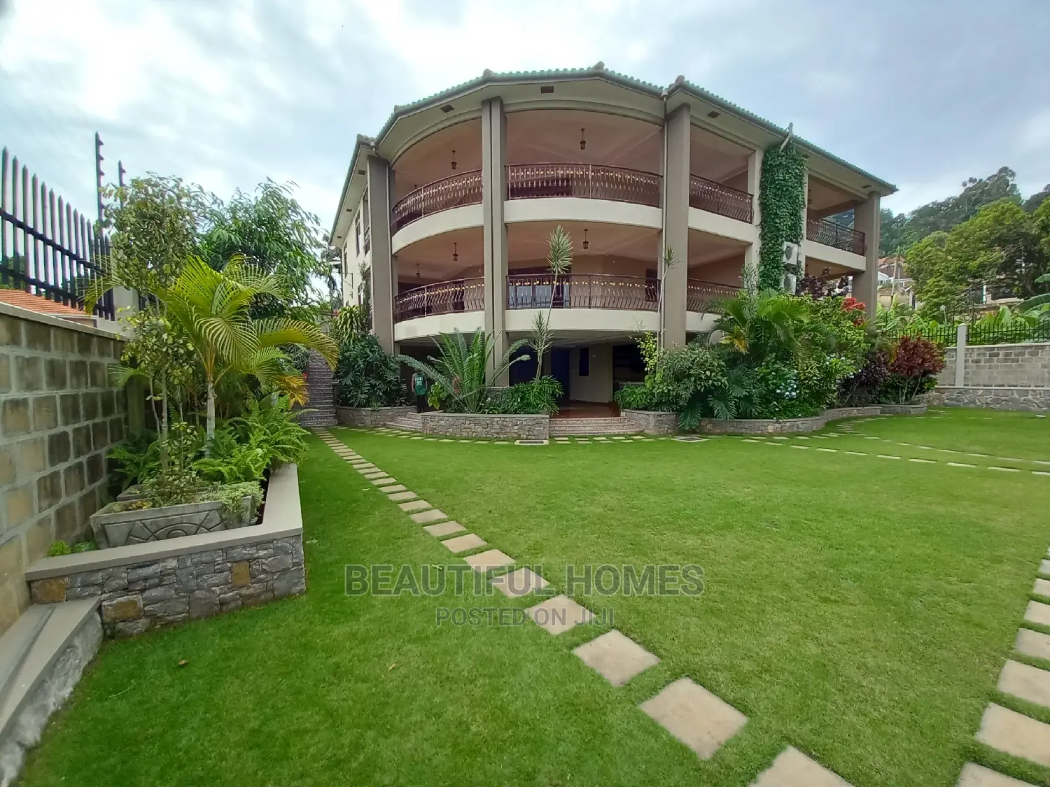 Furnished 7bdrm Mansion in Muyenga, Makindye for Sale in Makindye