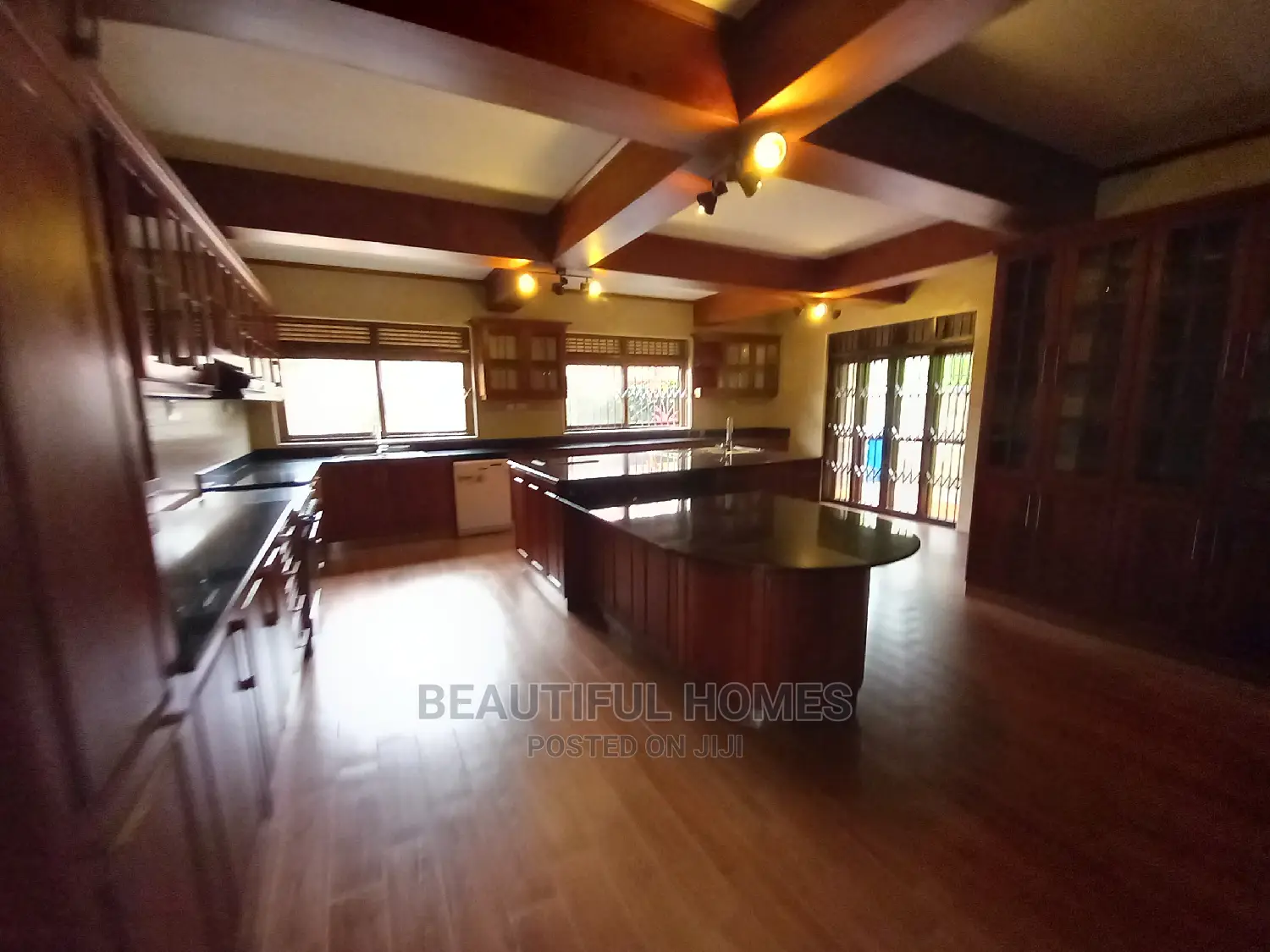 Furnished 7bdrm Mansion in Muyenga, Makindye for Sale in Makindye