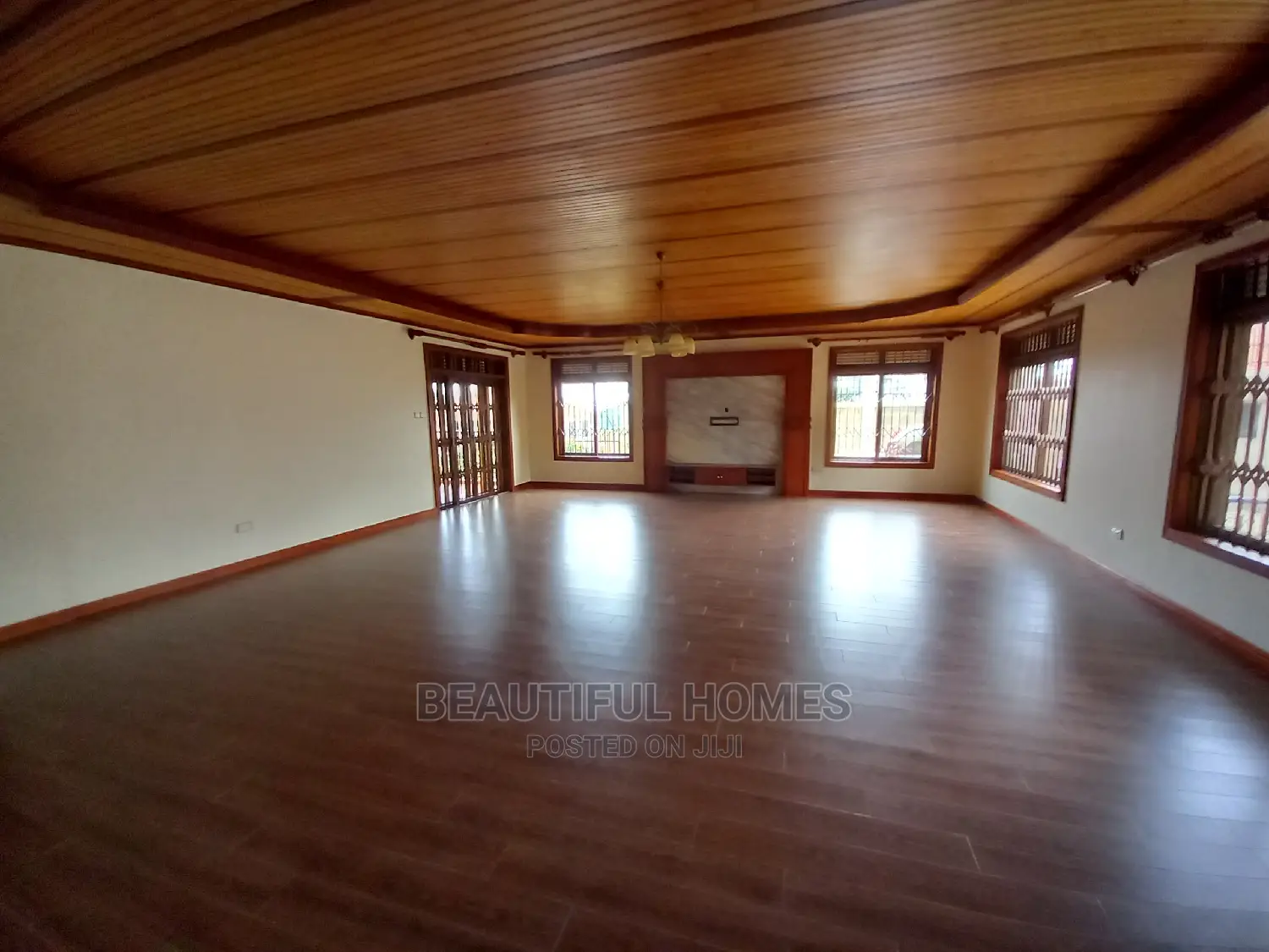 Furnished 7bdrm Mansion in Muyenga, Makindye for Sale in Makindye