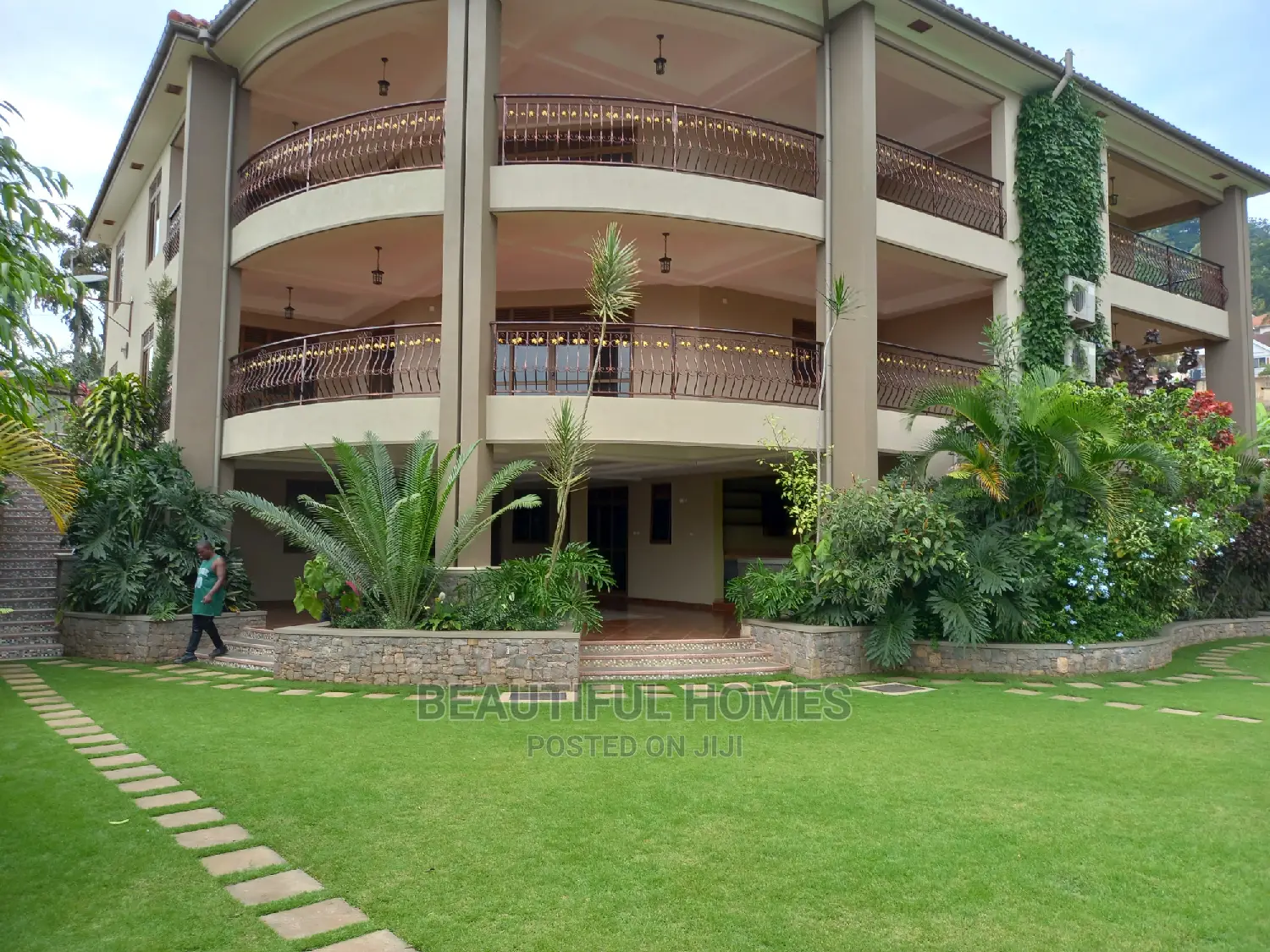 Furnished 7bdrm Mansion in Muyenga Organised, Makindye for Sale in Makindye