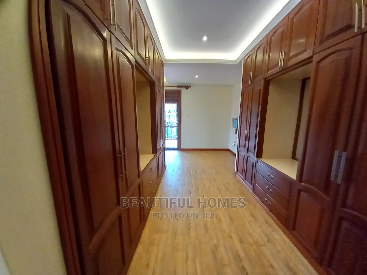 Furnished 7bdrm Mansion in Muyenga Organised, Makindye for Sale in Makindye