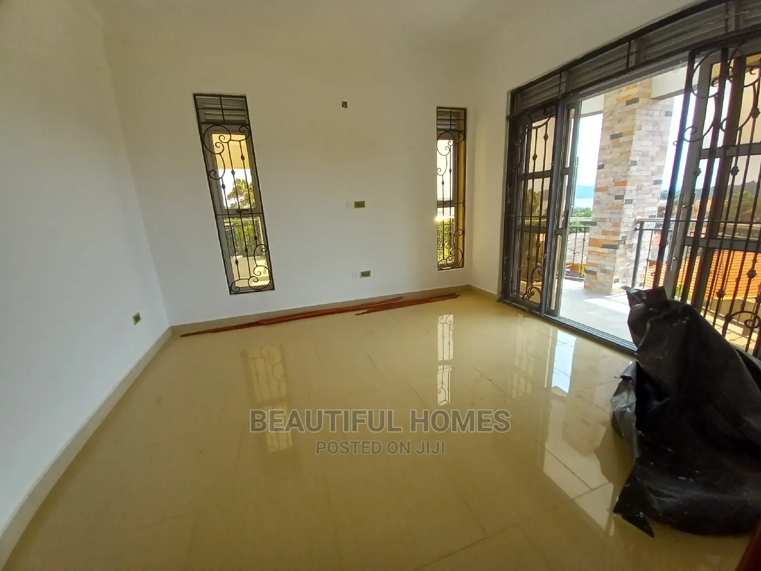 Furnished 6bdrm Mansion in Munyonyo Lake View, Makindye for Sale in Makindye