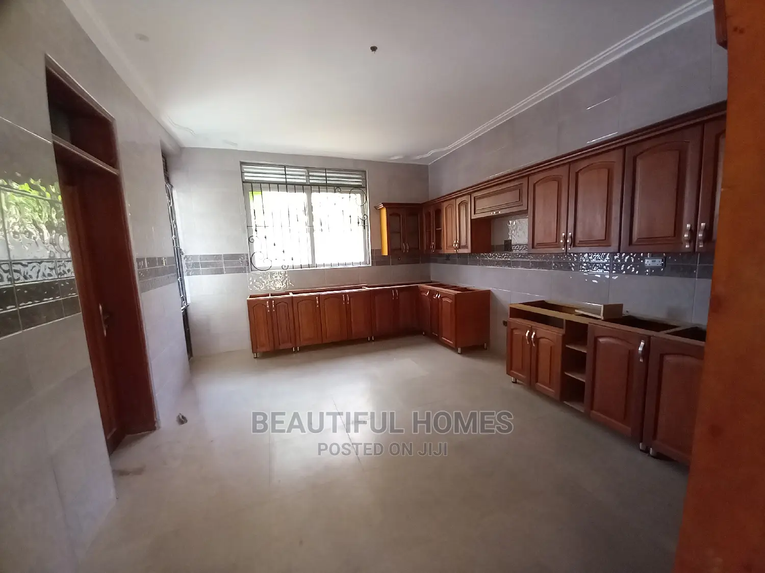 Furnished 6bdrm House in Munyonyo, Makindye for Sale in Makindye