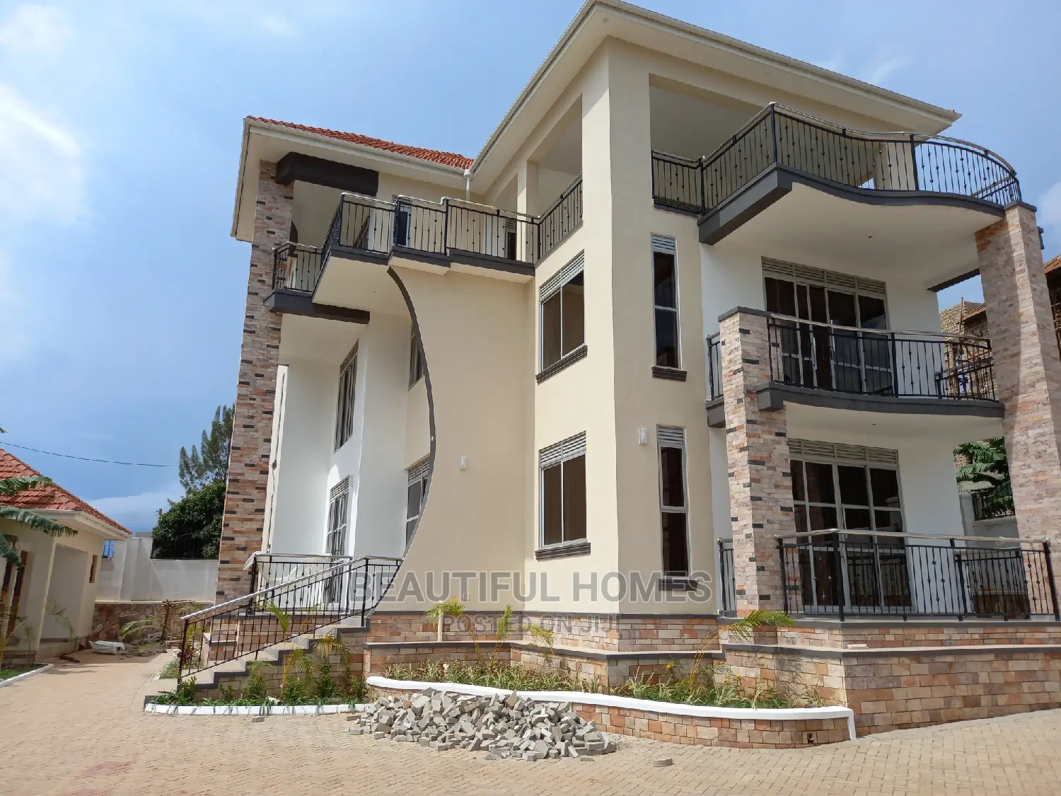 Furnished 6bdrm Mansion in Munyonyo, Central Division for Sale in Central Division