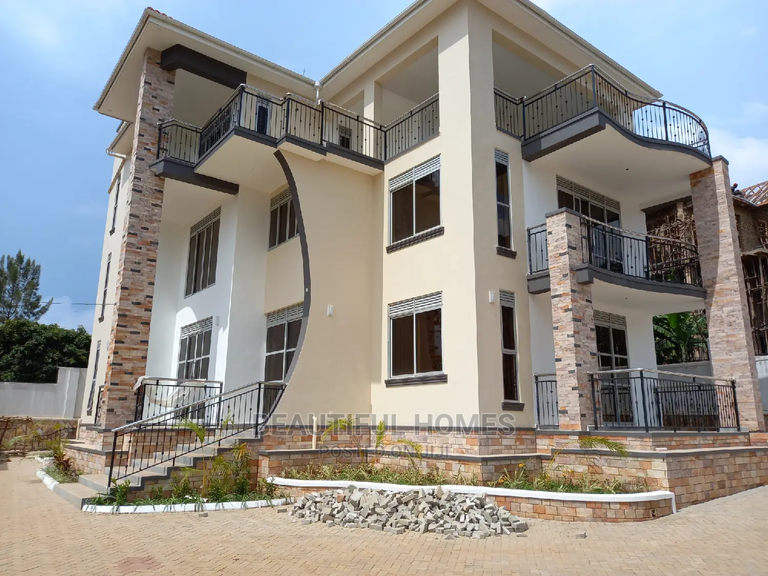 Furnished 6bdrm Mansion in Munyonyo Lake, Makindye for Sale in Makindye