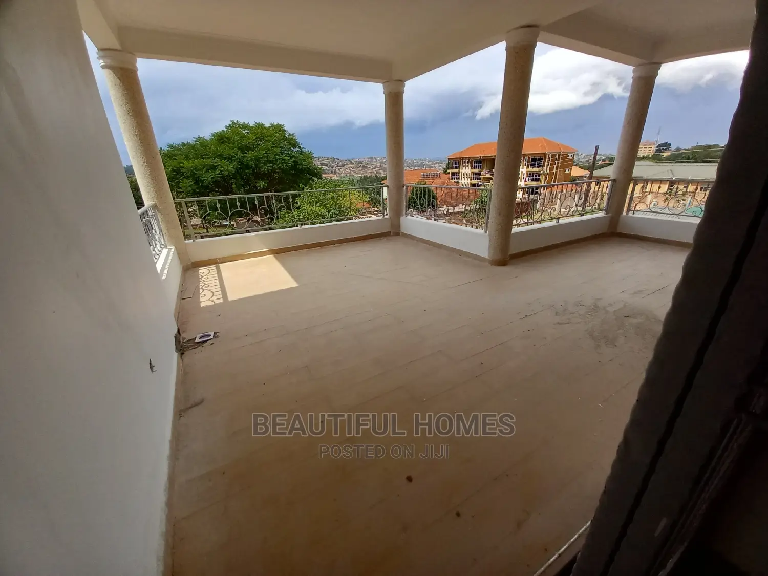 Furnished 6bdrm Mansion in Munyonyo Lake, Makindye for Sale in Makindye