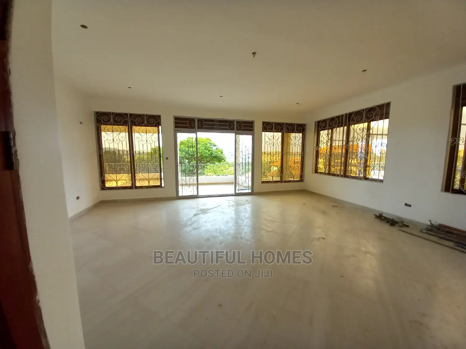 Furnished 6bdrm Mansion in Munyonyo, Makindye for Sale in Makindye