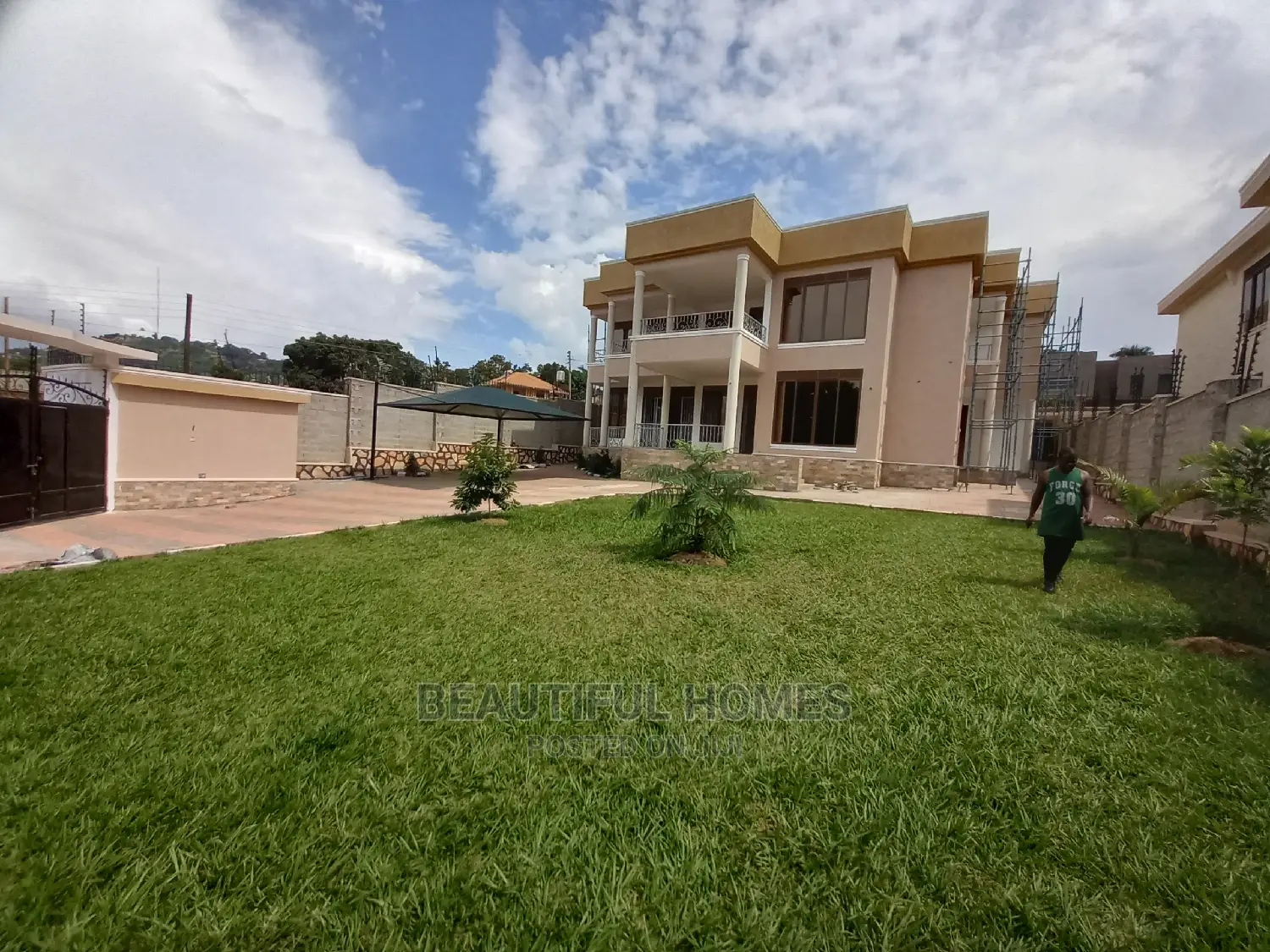 Furnished 6bdrm Mansion in Munyonyo, Makindye for Sale in Makindye