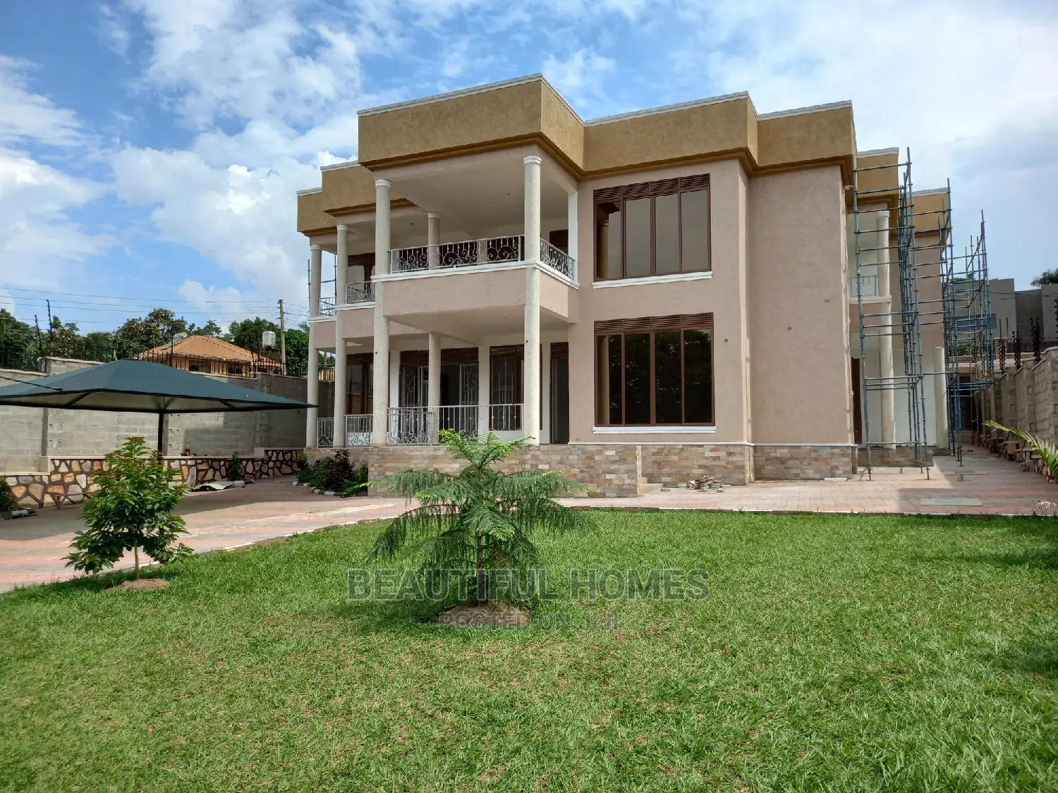 Furnished 6bdrm Mansion in Munyonyo, Makindye for Sale in Makindye