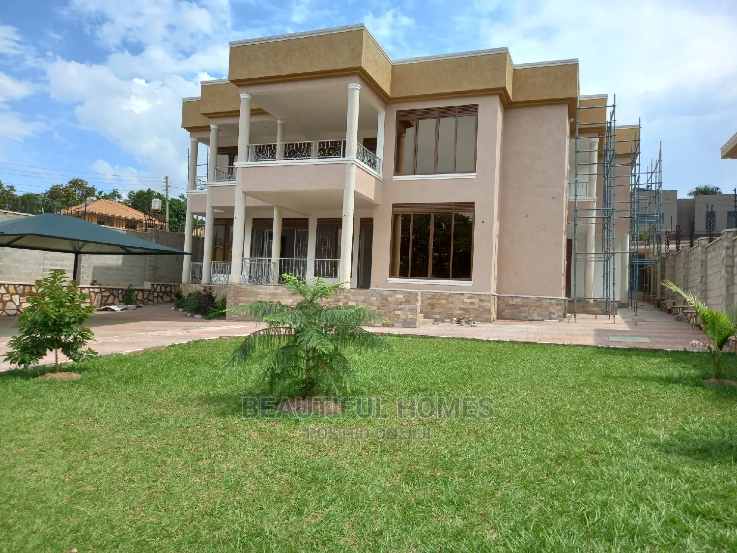 Furnished 6bdrm Mansion in Munyonyo, Makindye for Sale in Makindye