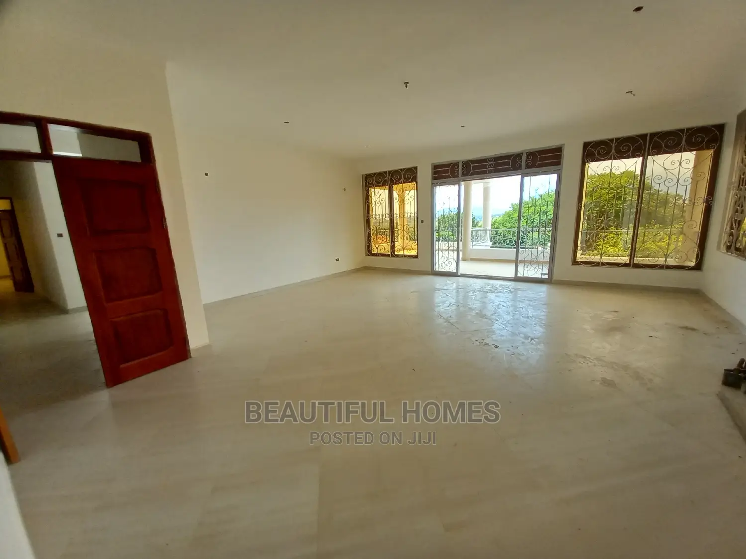 Furnished 6bdrm Mansion in Munyonyo, Makindye for Sale in Makindye
