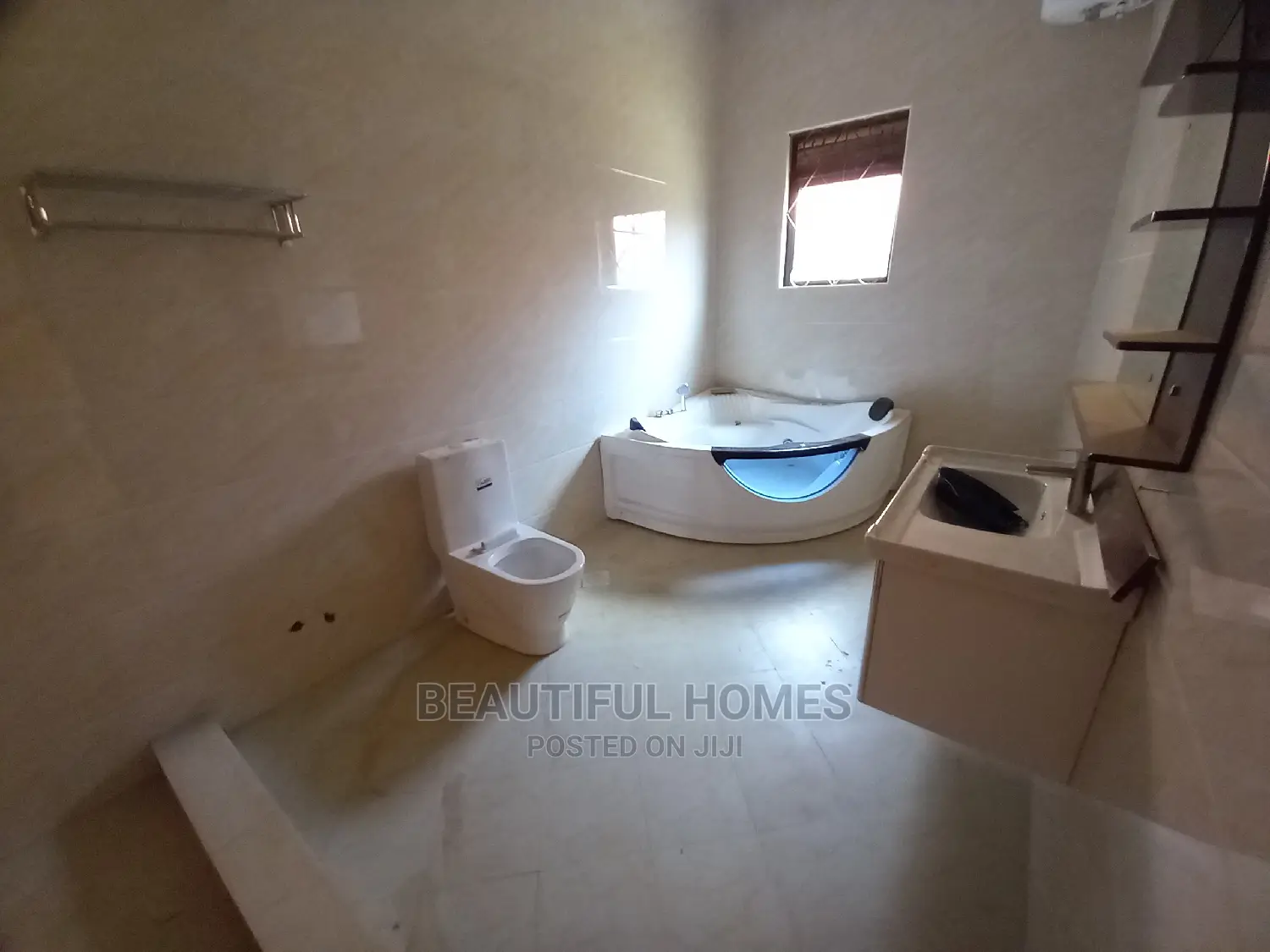 Furnished 6bdrm House in Munyonyo, Makindye for Sale in Makindye