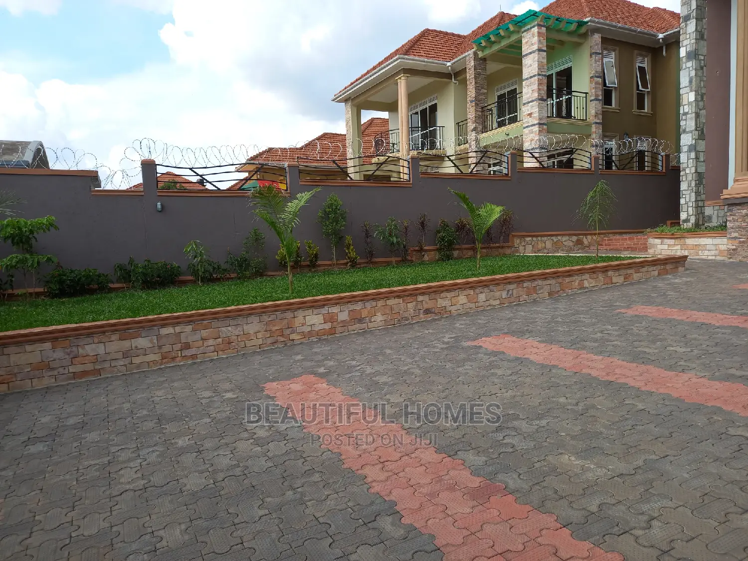 Furnished 6bdrm Mansion in Kira, Central Division for Sale in Central Division