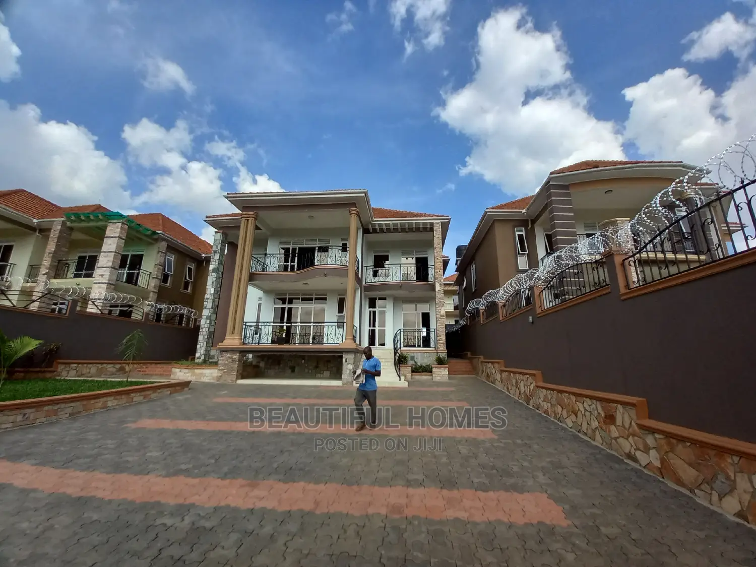 Furnished 6bdrm Mansion in Kira Tarmacked for Sale in Kira