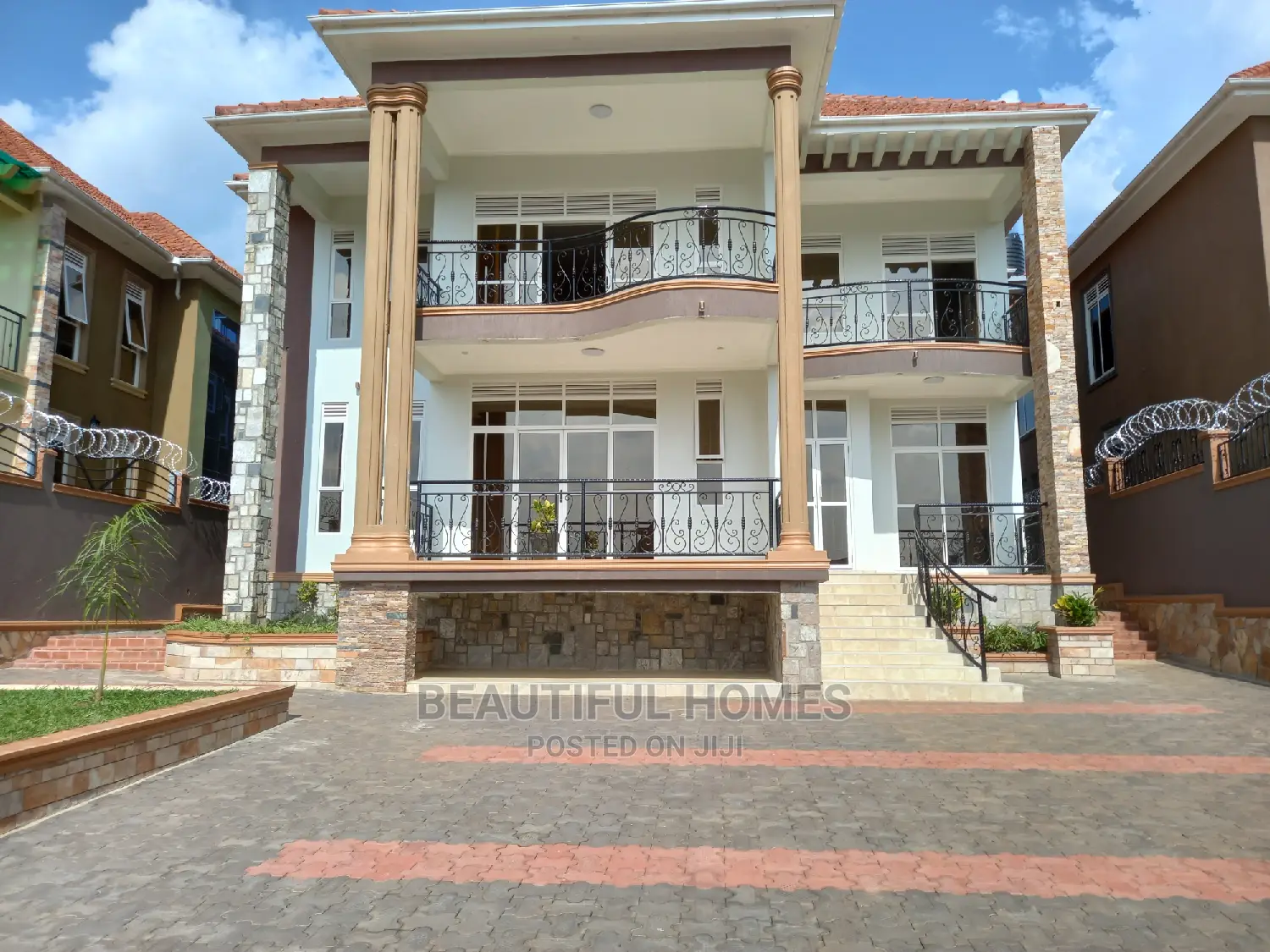 Furnished 6bdrm Mansion in Kira Tarmacked for Sale in Kira