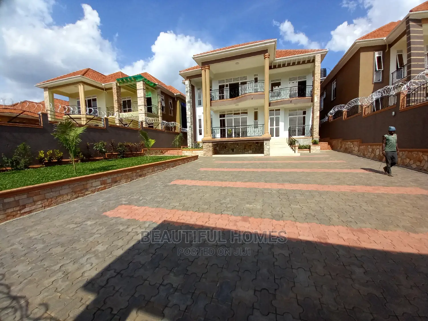 Furnished 6bdrm Mansion in Kira Tarmacked for Sale in Kira