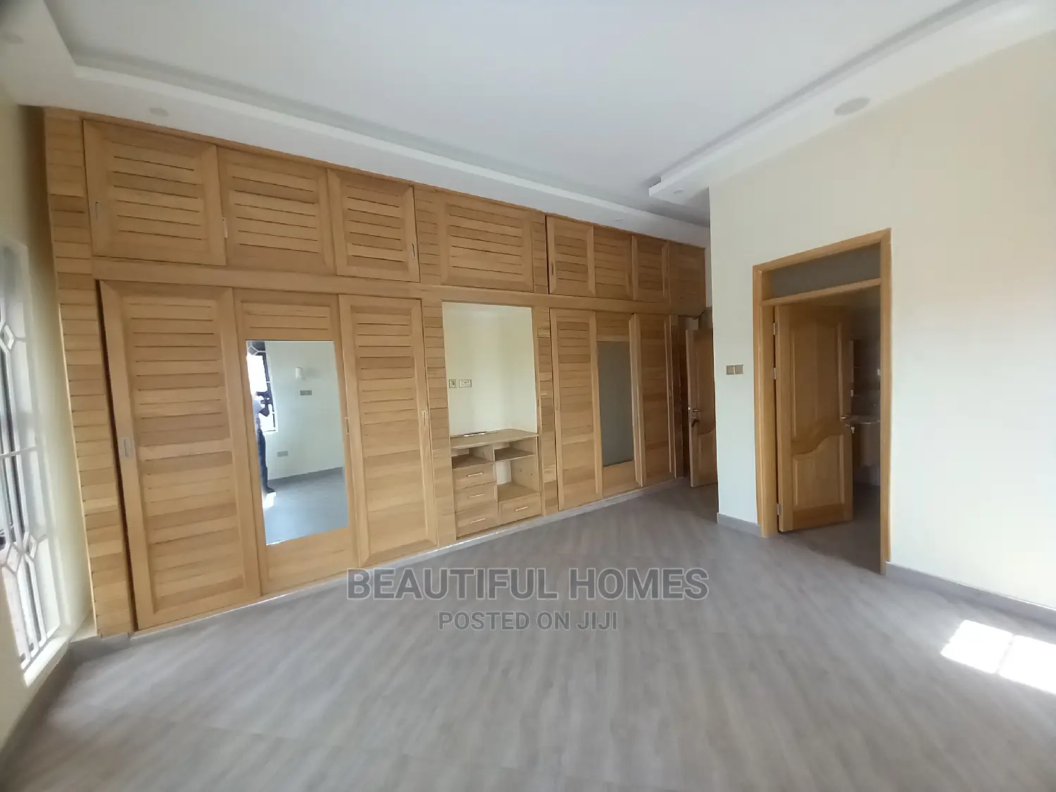 Furnished 4bdrm Duplex in Tarmack, Kira for Sale in Kira