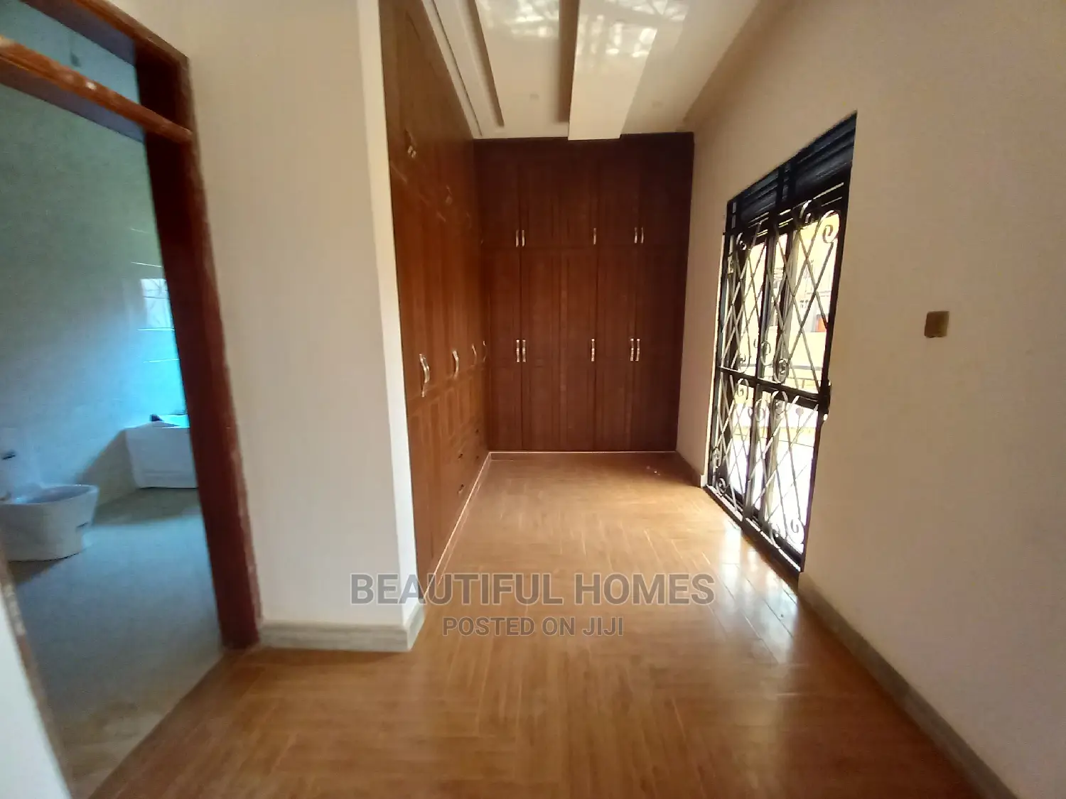 Furnished 4bdrm Mansion in Kira for Sale in Kira