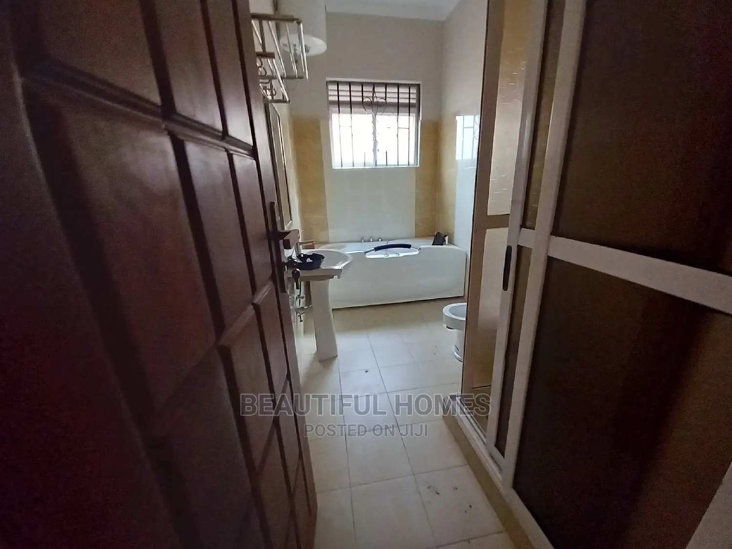 Furnished 4bdrm Mansion in Kira for Sale in Kira