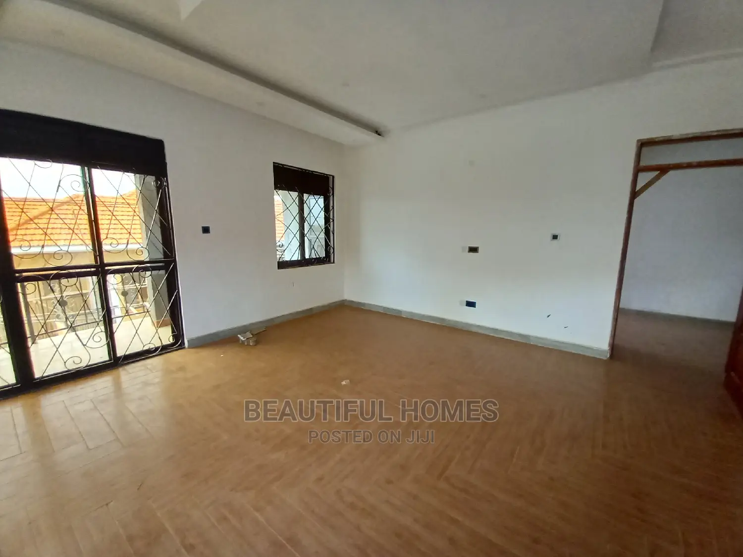 Furnished 6bdrm Mansion in Kira Tarmack Estate for Sale in Kira