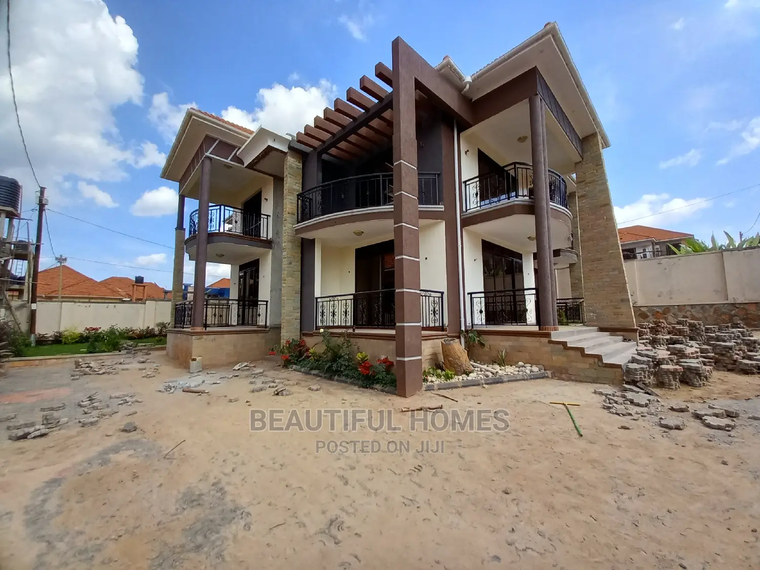 Furnished 6bdrm Duplex in All Tarmack, Kira for Sale in Kira
