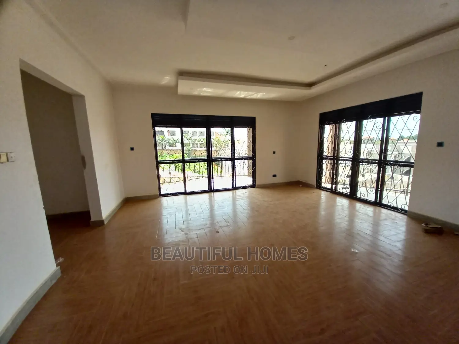 Furnished 6bdrm Duplex in All Tarmack, Kira for Sale in Kira