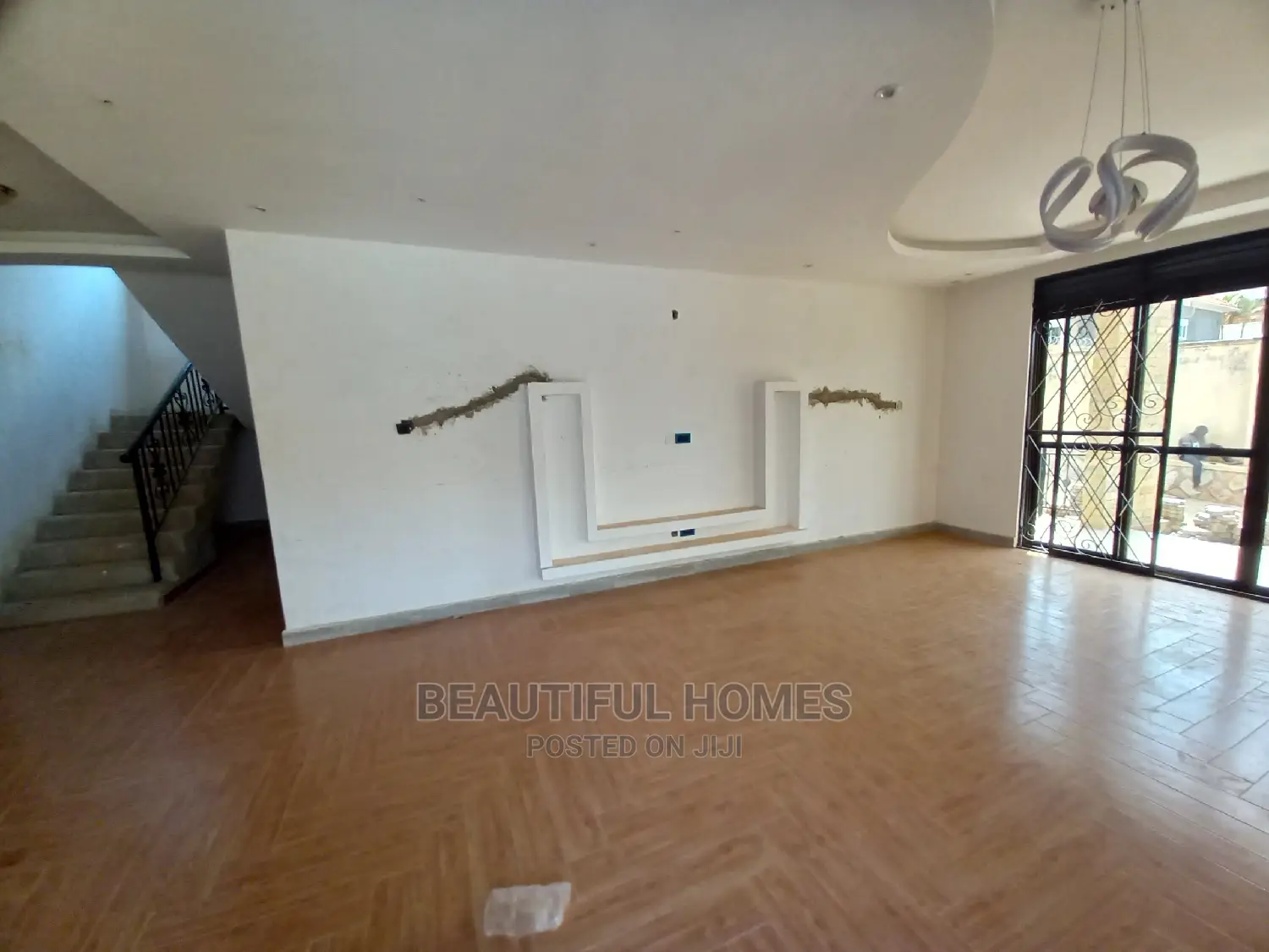 Furnished 6bdrm Duplex in All Tarmack, Kira for Sale in Kira