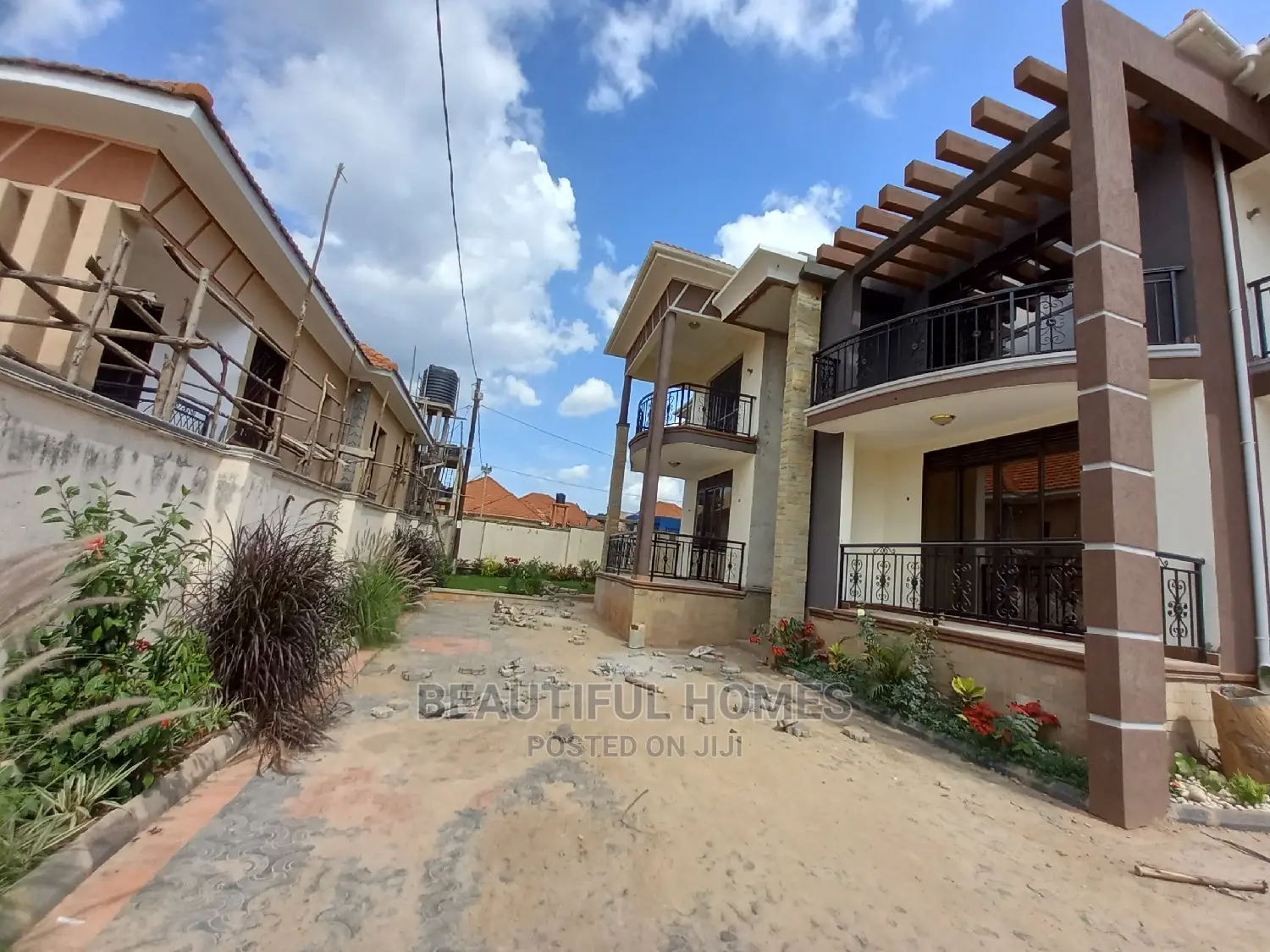Furnished 6bdrm Duplex in All Tarmack, Kira for Sale in Kira