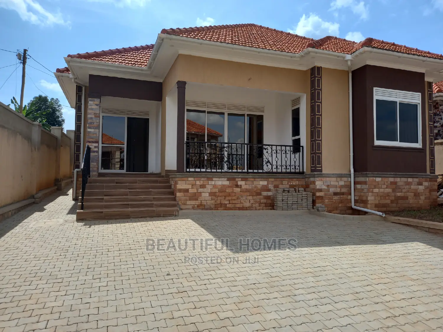 Furnished 4bdrm House in All Tarmack, Kira for Sale in Kira