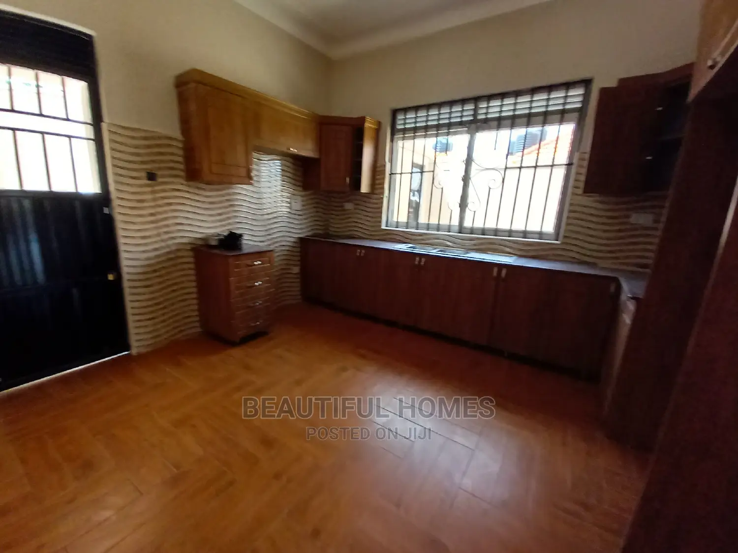 Furnished 4bdrm Bungalow in Kira Classy for Sale in Kira