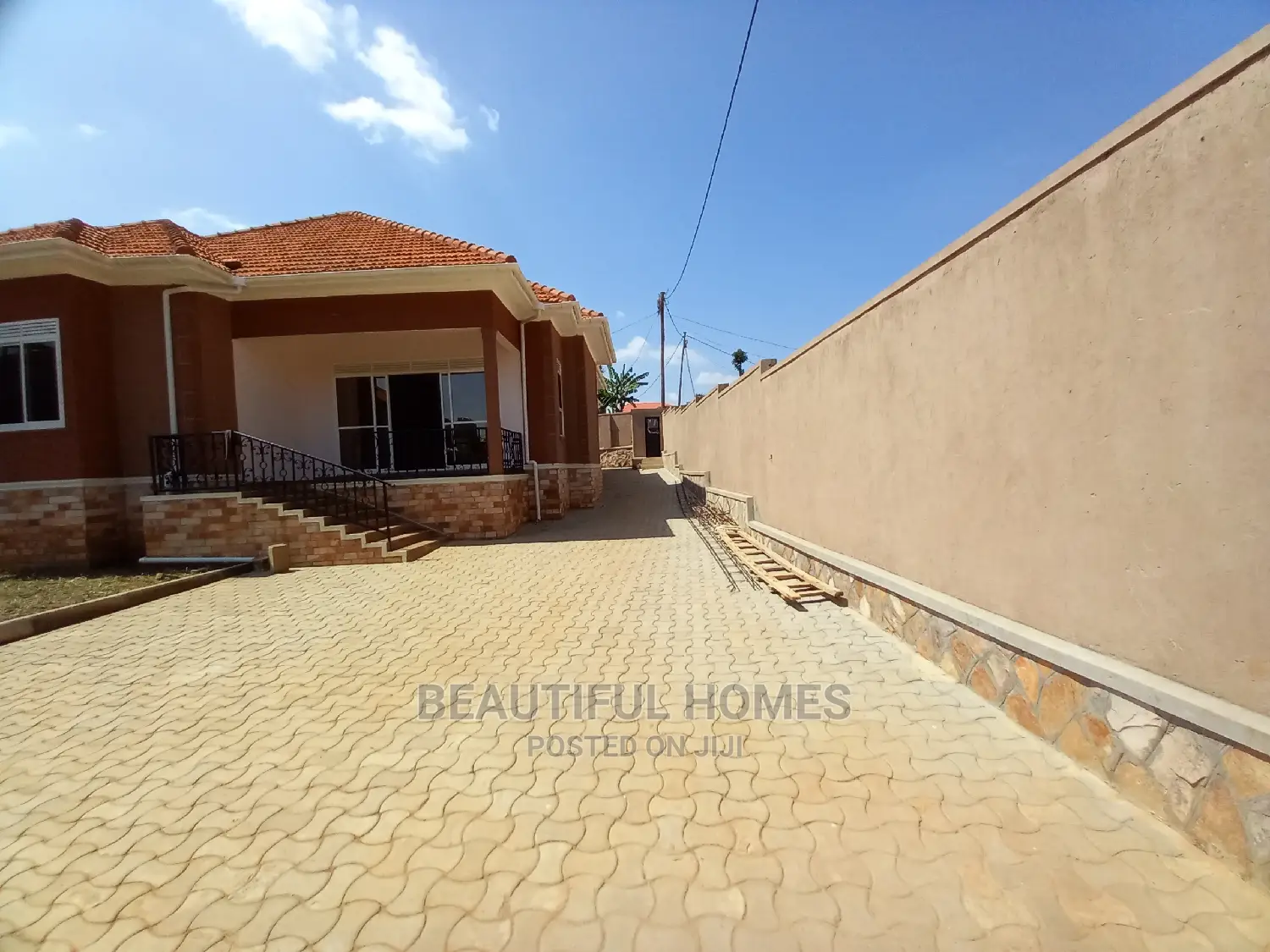 Furnished 4bdrm House in All Tarmack, Kira for Sale in Kira
