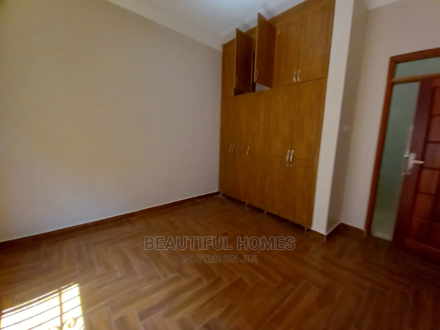 Furnished 4bdrm House in All Tarmack, Kira for Sale in Kira