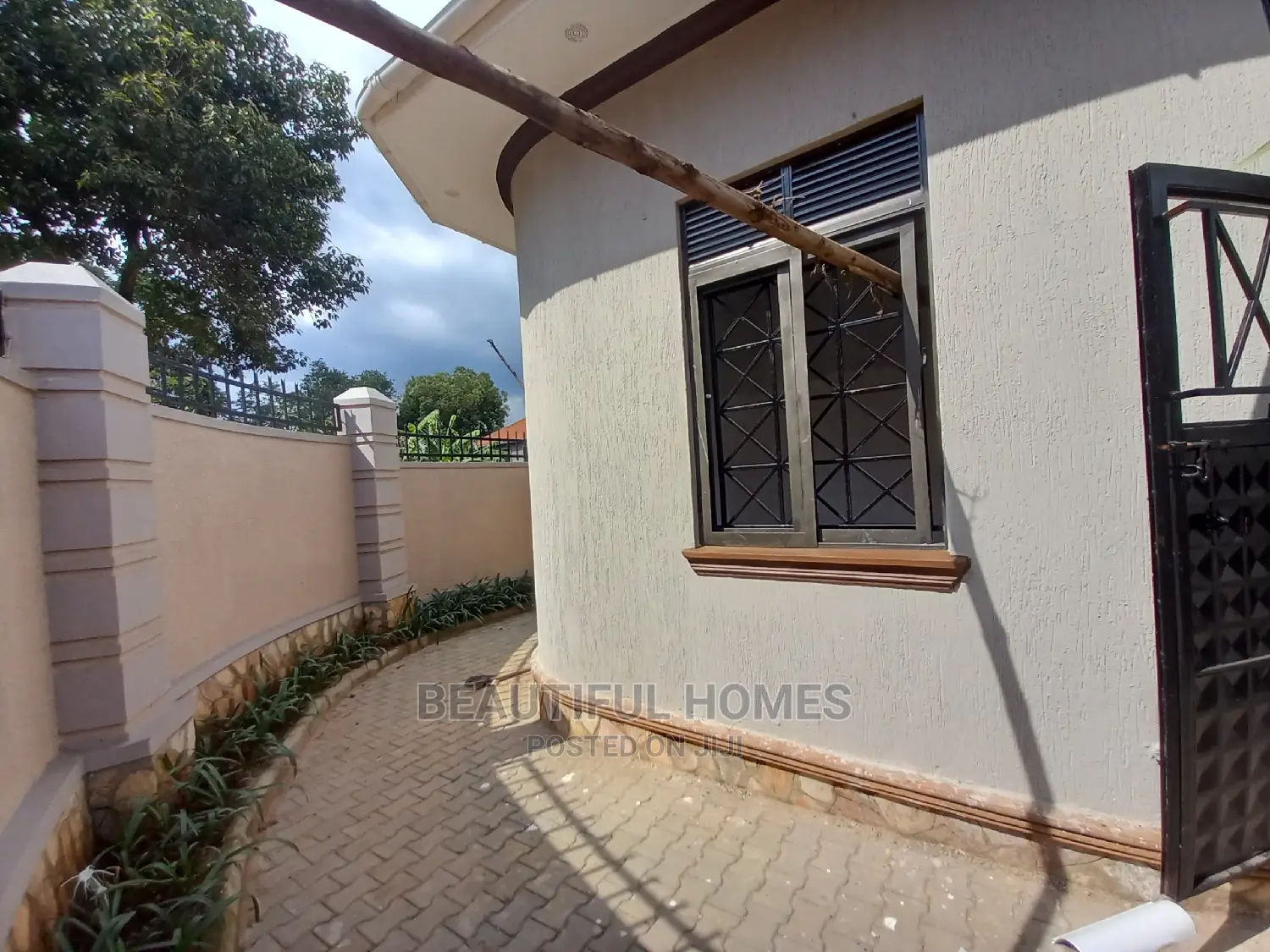 Furnished 4bdrm House in Kira for Sale in Kira