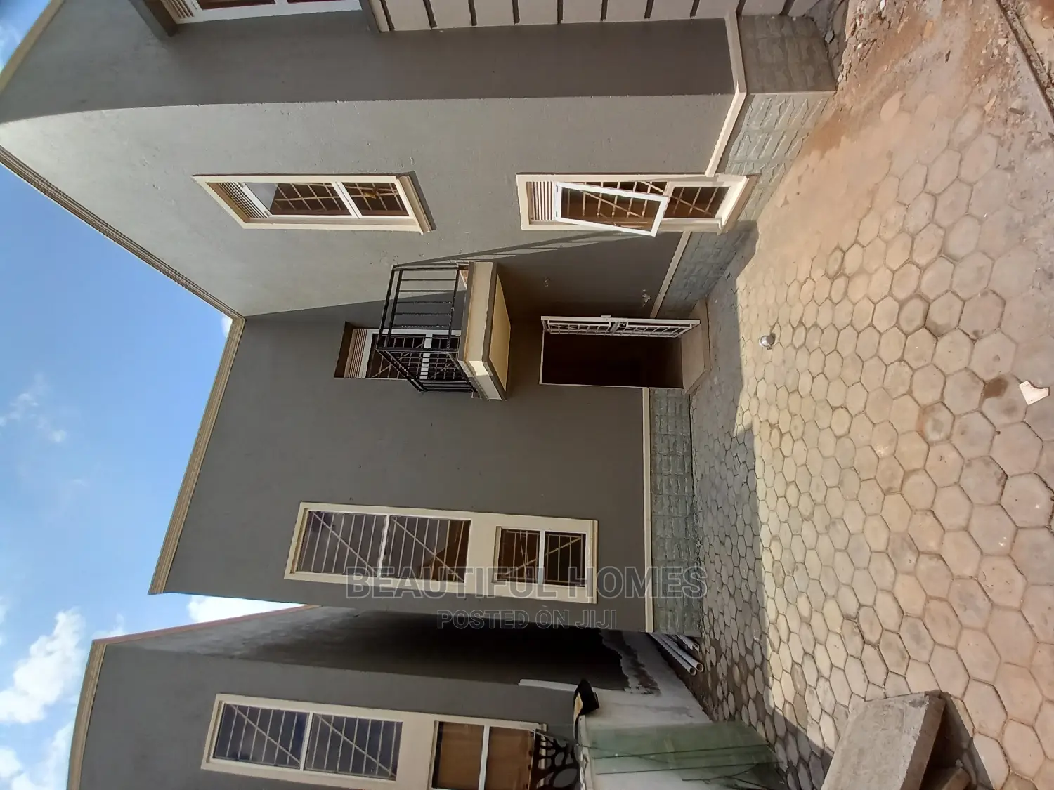 Furnished 4bdrm Duplex in All Tarmack, Kira for Sale in Kira