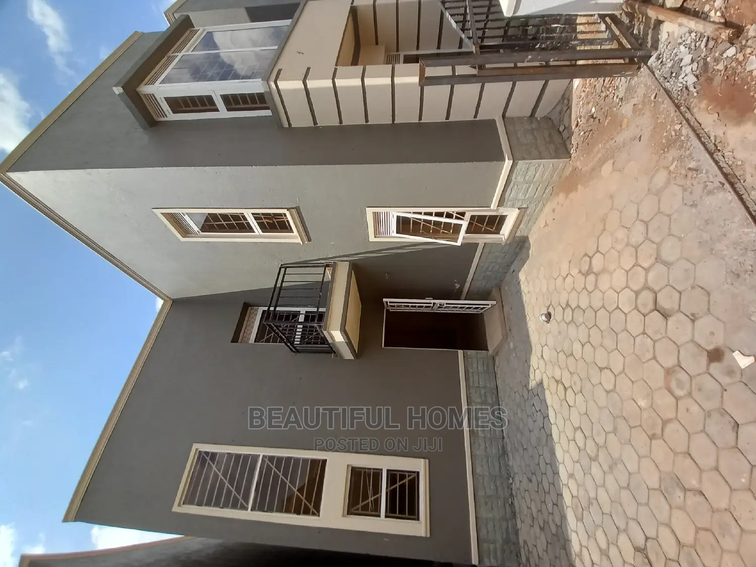Furnished 4bdrm Duplex in All Tarmack, Kira for Sale in Kira