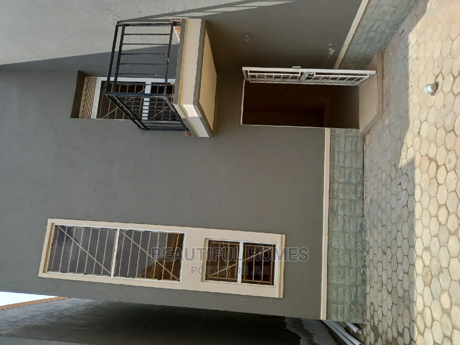 Furnished 4bdrm Duplex in All Tarmack, Kira for Sale in Kira